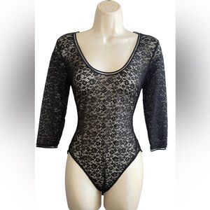 Victoria’s Secret M Black Sheer Lace Bodysuit 3/4 Sleeve Scoop Neck Fitted NEW